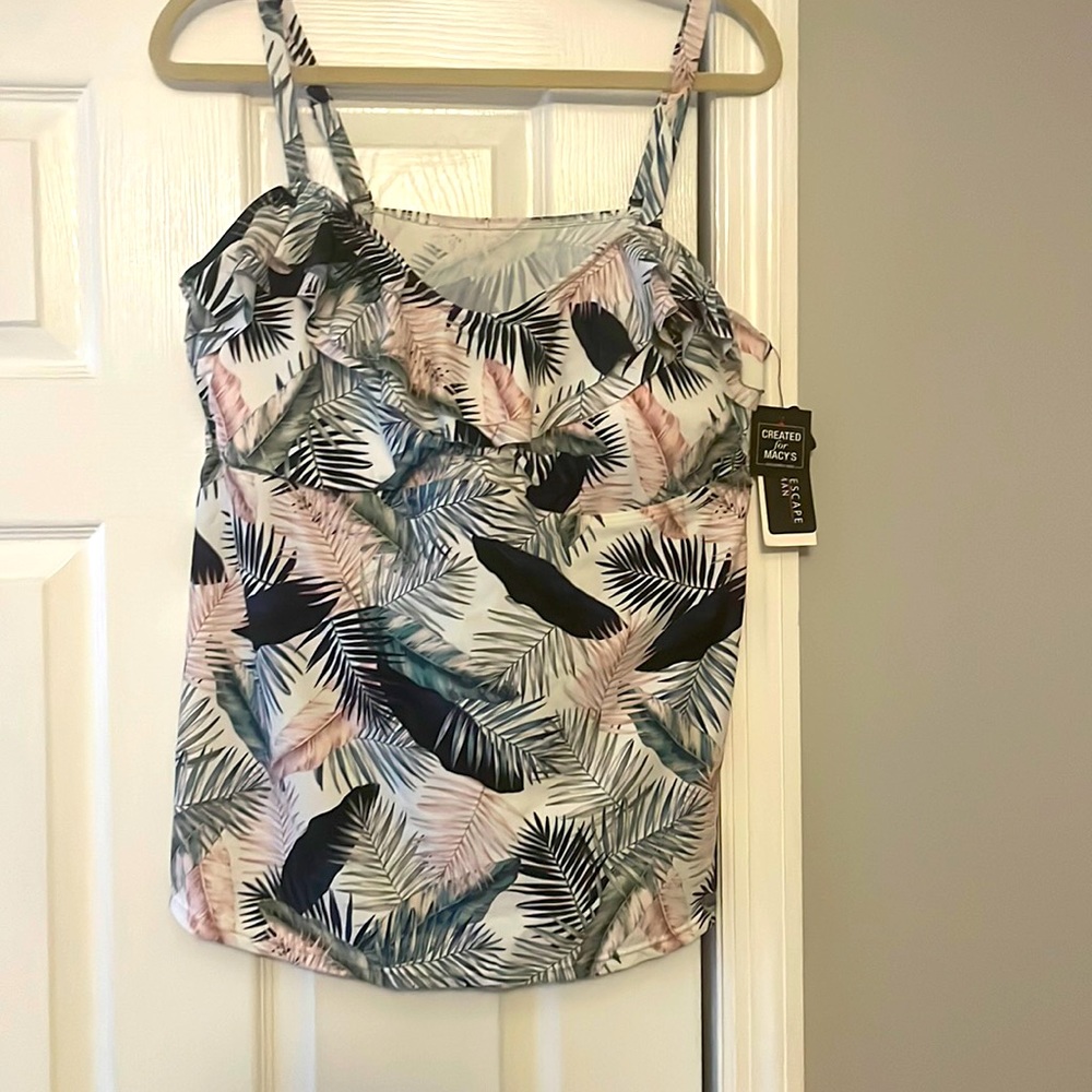 Womens plus size 24w underwire tankini top NWT. Adjustable strap